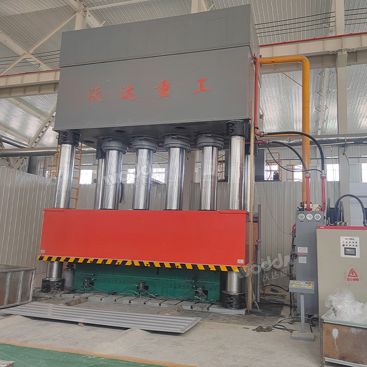 玻璃钢防腐板成型液压机现场.jpg