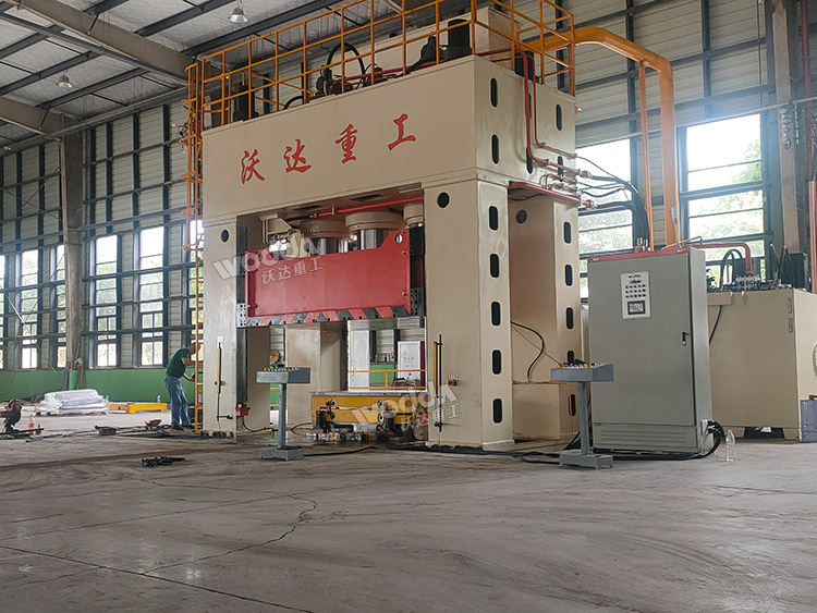复合材料成型液压机.jpg