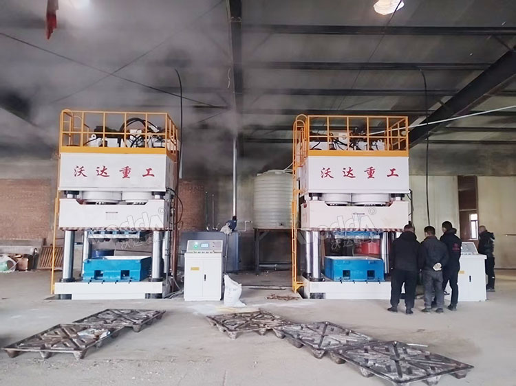 木屑托盘液压机客户现场