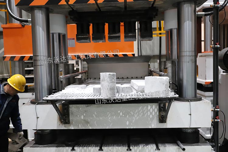 500吨粉末成型液压机