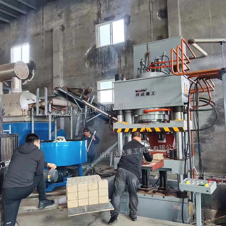 630吨盐砖机现场