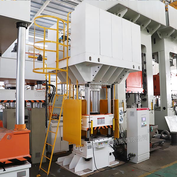 200吨四柱液压机车间调试